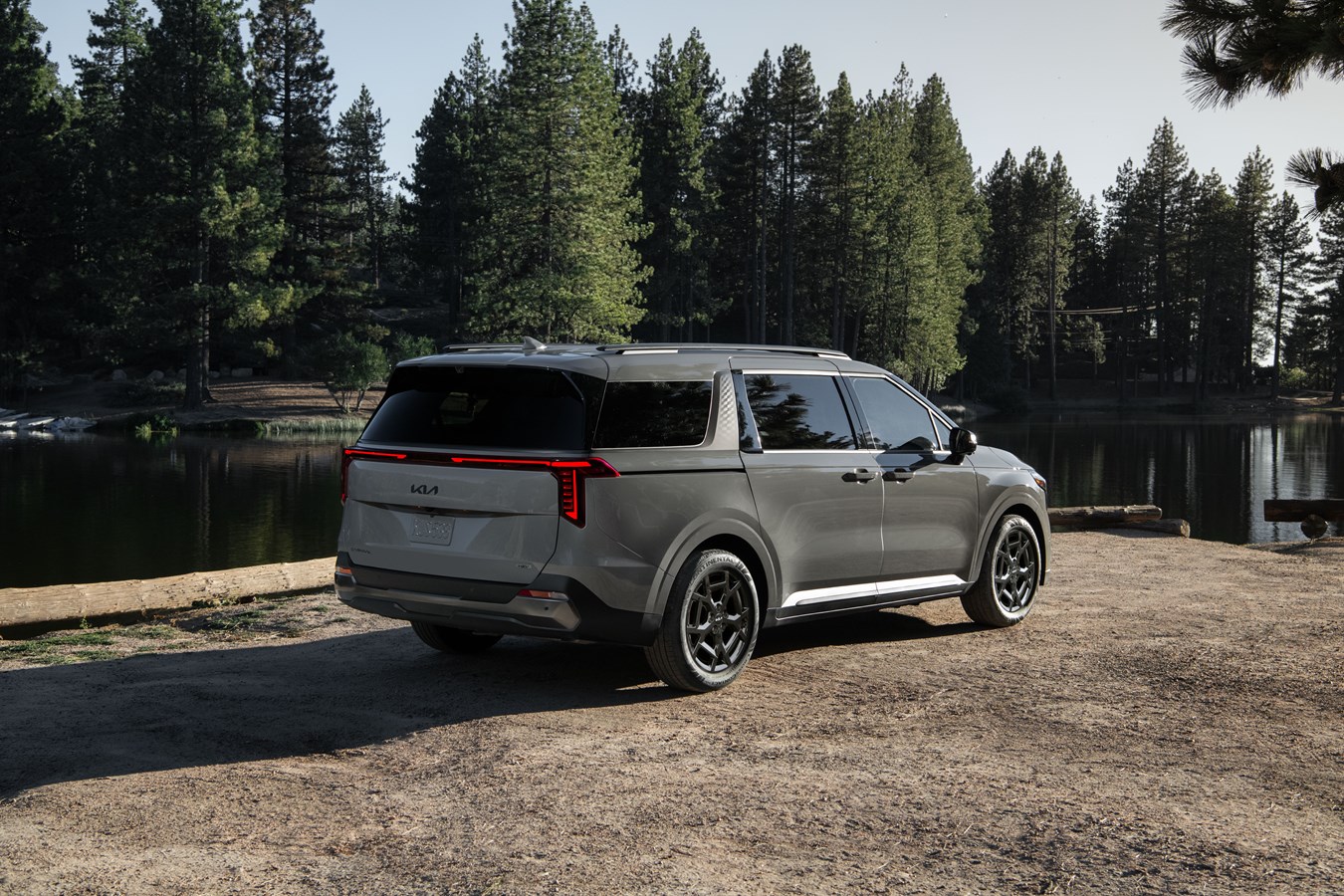 2025 Kia Carnival Hybrid rear view showing towing capability